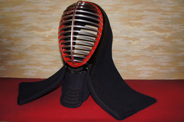 面2 細身の小顔(頭廻66cm)のお客様で羽根は20㎝と短め