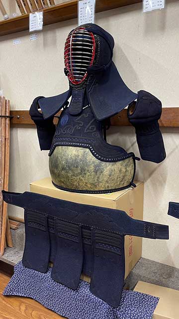 一本堂オリジナル　手刺総具の目剣道具　一仙　総紺革小唐二分　紺生地胴一式